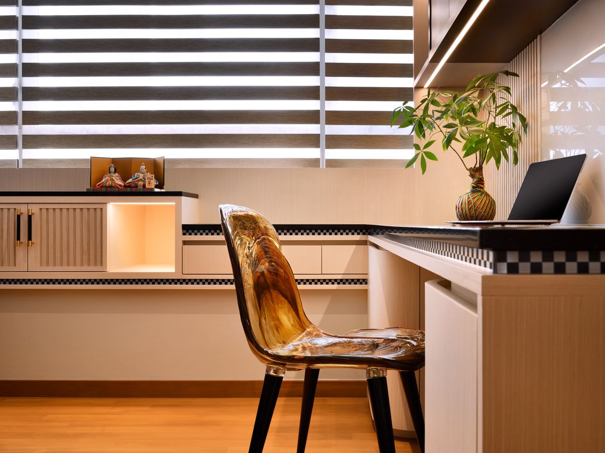 The chequerboard detail on the desk alludes to the study’s Japanese influences