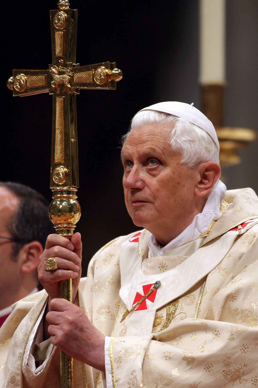VATICAN CITY, VATICAN - DECEMBER 24:  Pope Benedict XVI gives Christmas Night Mass at St. Peter's Basilica on December 24, 2009 in Vatican City, Vatican. The mass on Christmas Eve and Christmas Day are scheduled to be televised in an estimated 73 countries. (Photo by Franco Origlia/Getty Images)