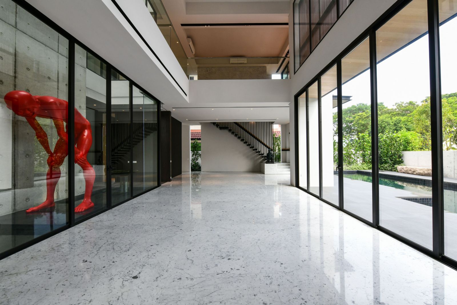 A bold project with a powerful bronze sculpture by Chen Wen Ling (Photo: Ode to Art)