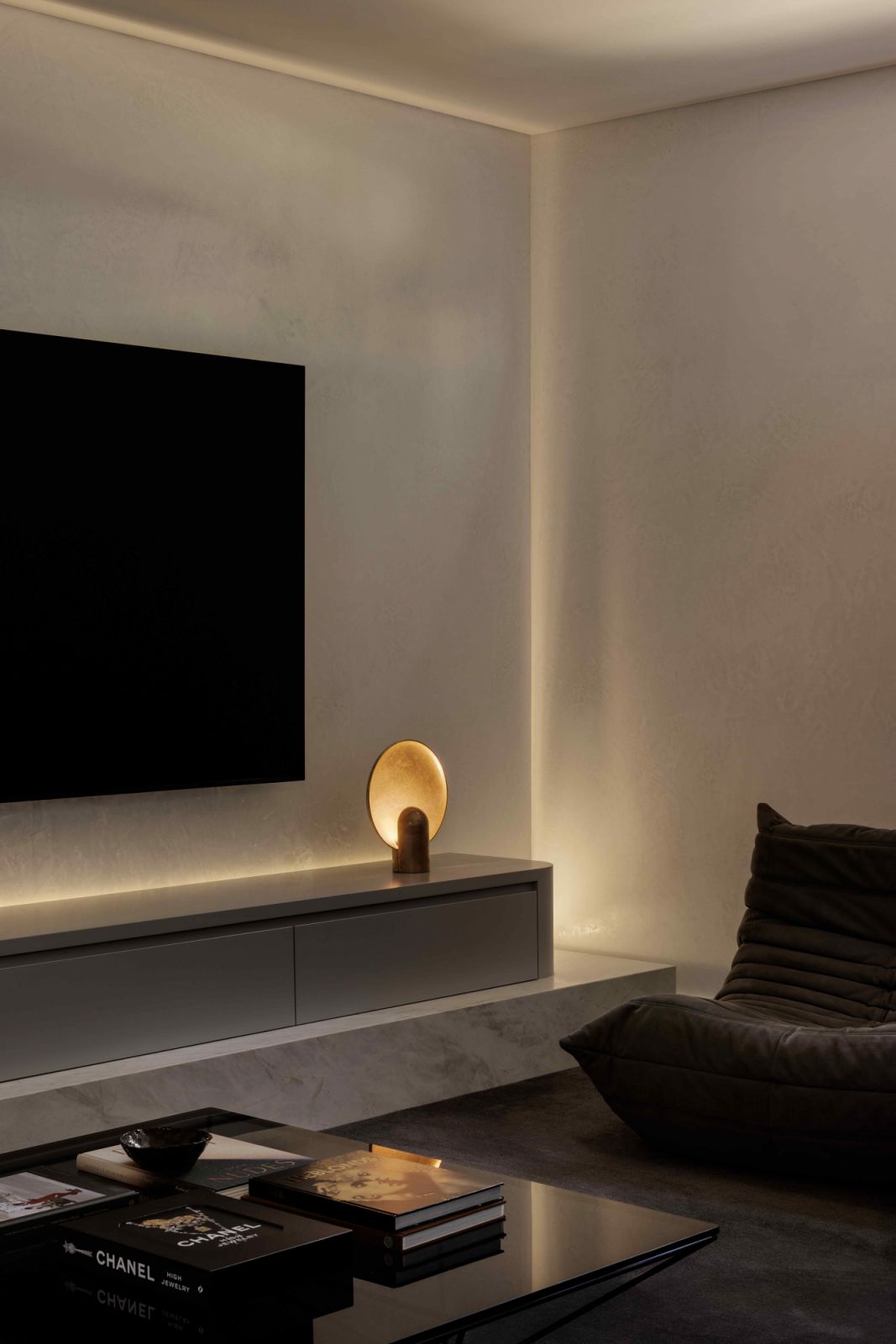 Low sculptural pieces that exude a relaxed energy