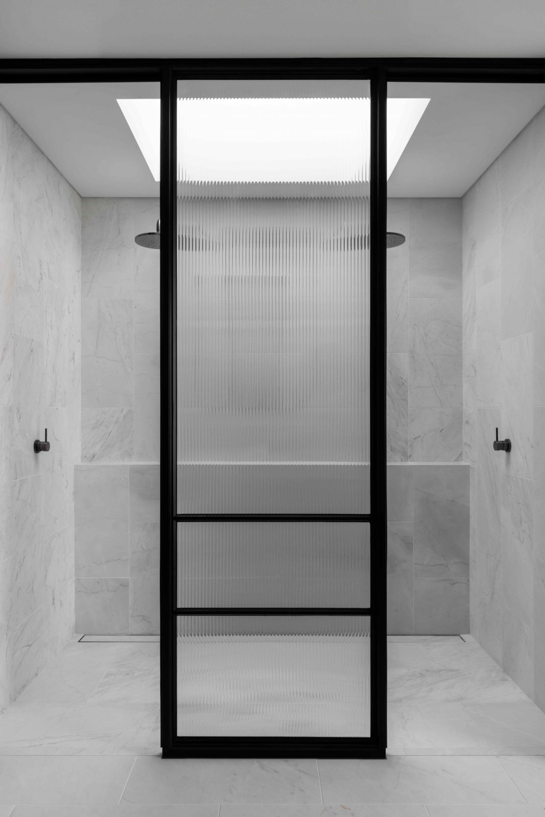 The minimalist shower stall