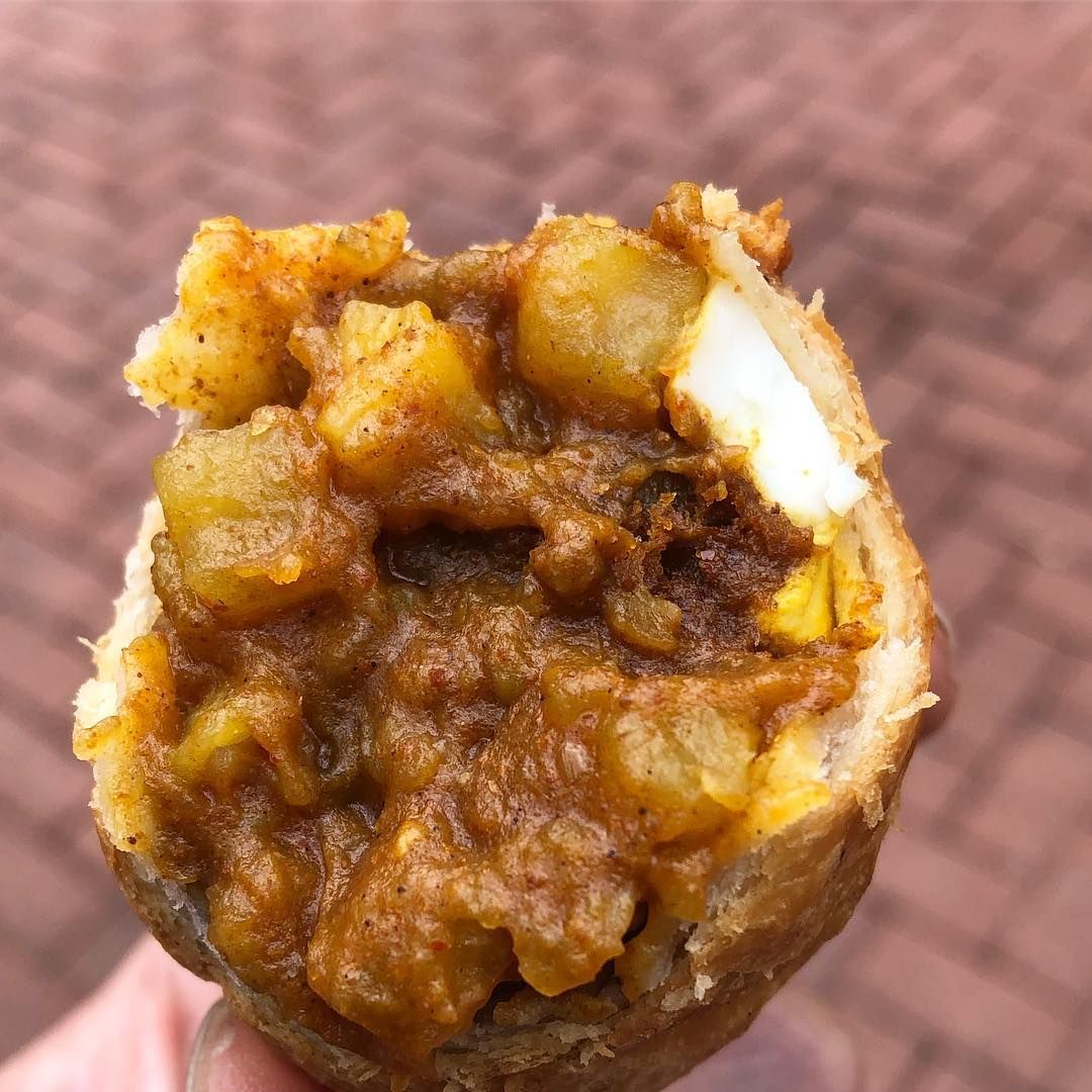 Fong’s Dee Curry Puff (Photo: Instagram / @willcookwilleat)