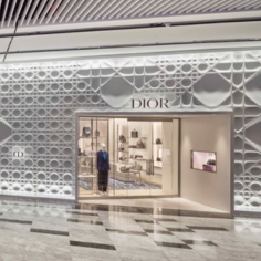 The cannage-patterned storefront (Photo: Dior)