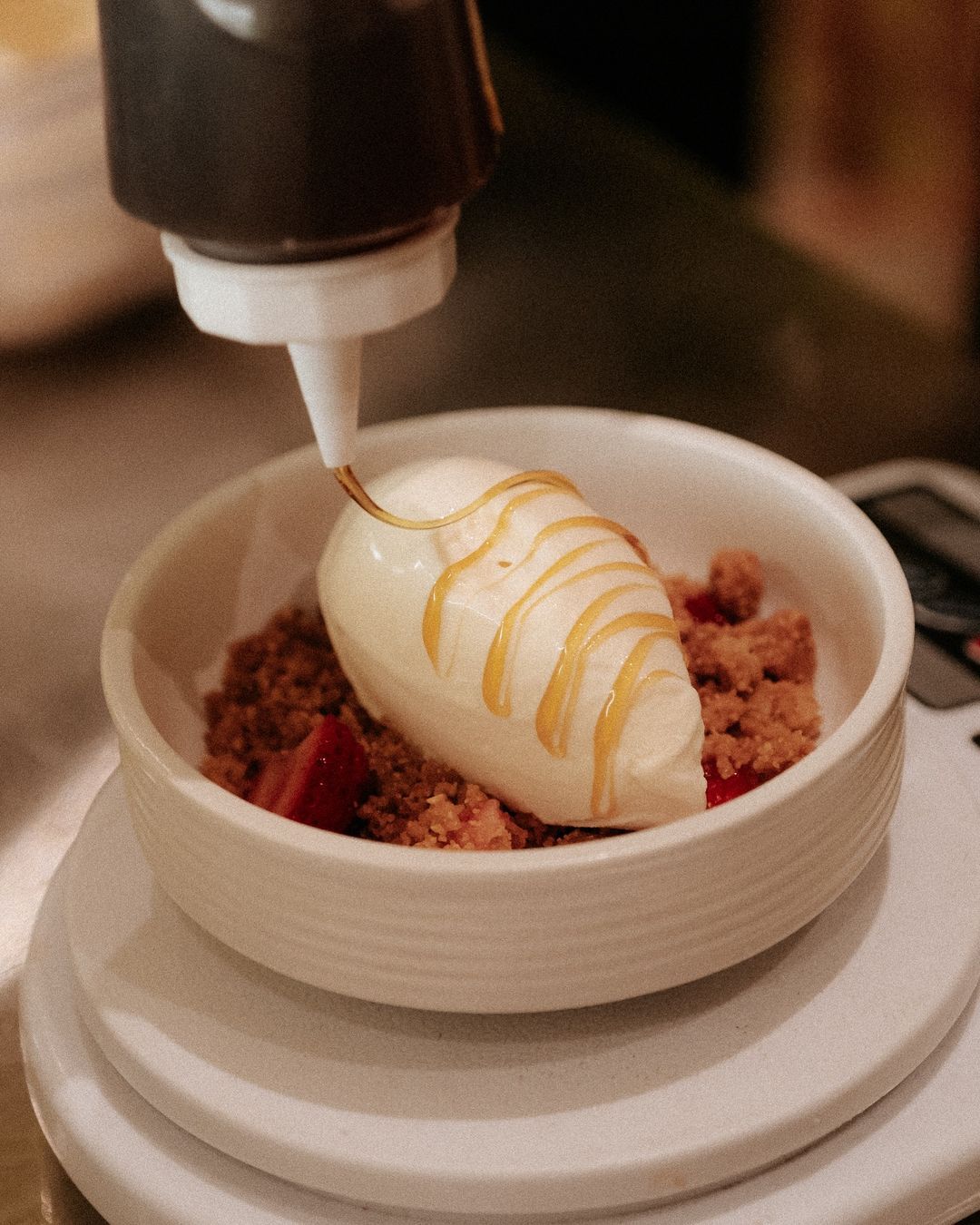 Gelato and hazelnut crumble (Photo: Instagram / @tug.gelato)
