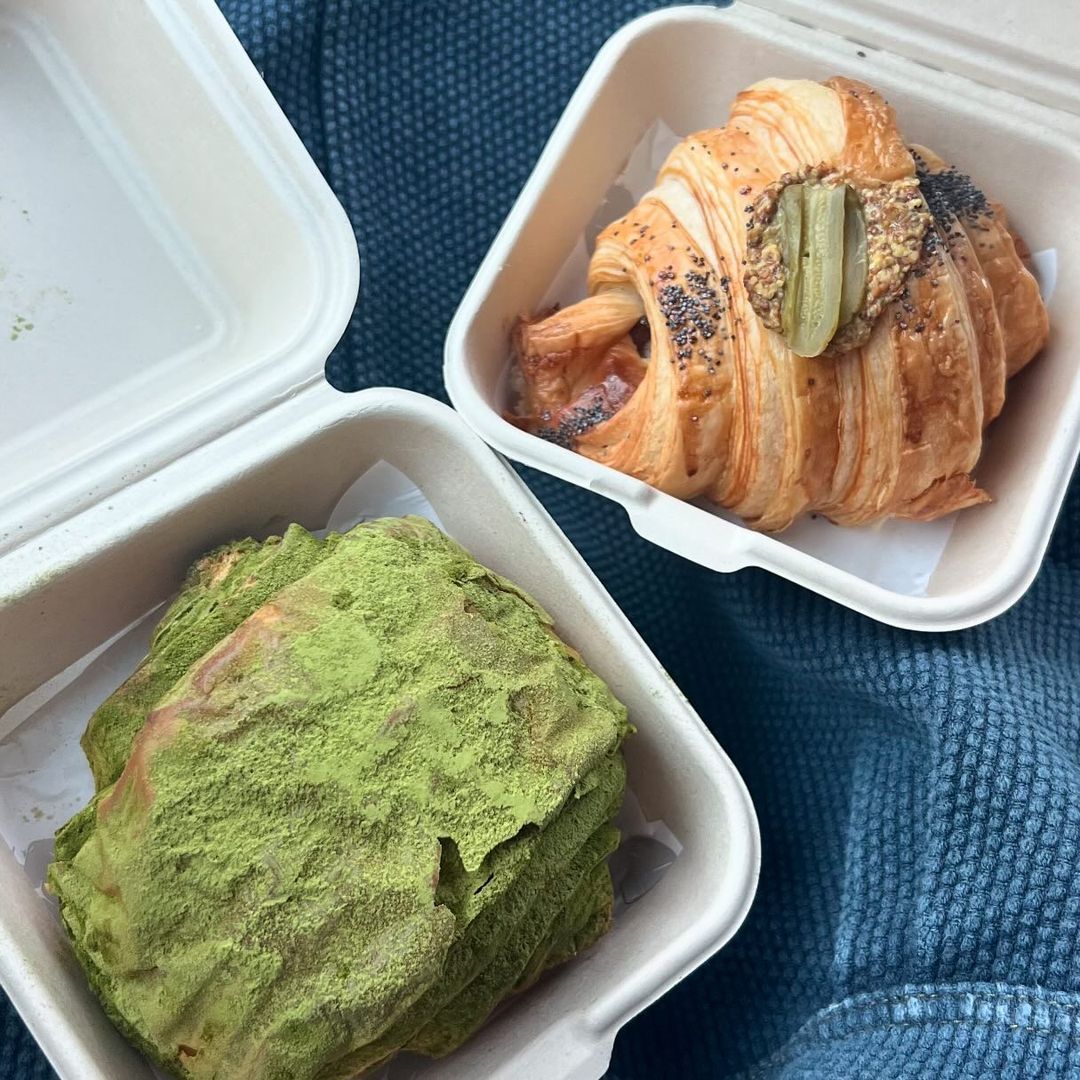 Pain au matcha and a savoury croissant (Photo: Instagram / @blablaeat_)
