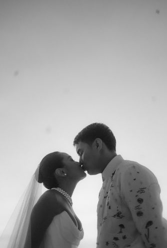 Laureen Uy and Miggy Cruz share a kiss