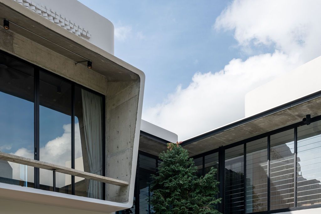 Concrete detailing on the facade