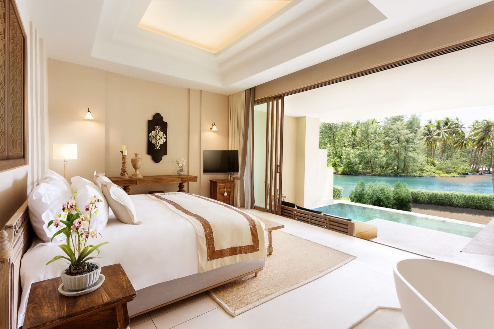 Seaside Pool Paradise Suite