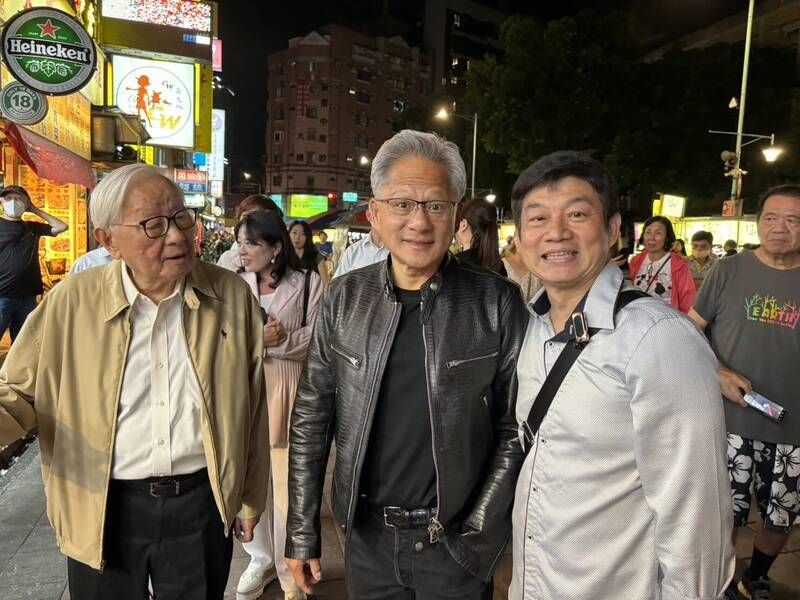 92歲張忠謀人生第一次逛夜市因為黃仁勳!帶你認識兩人相差32歲超好交情!