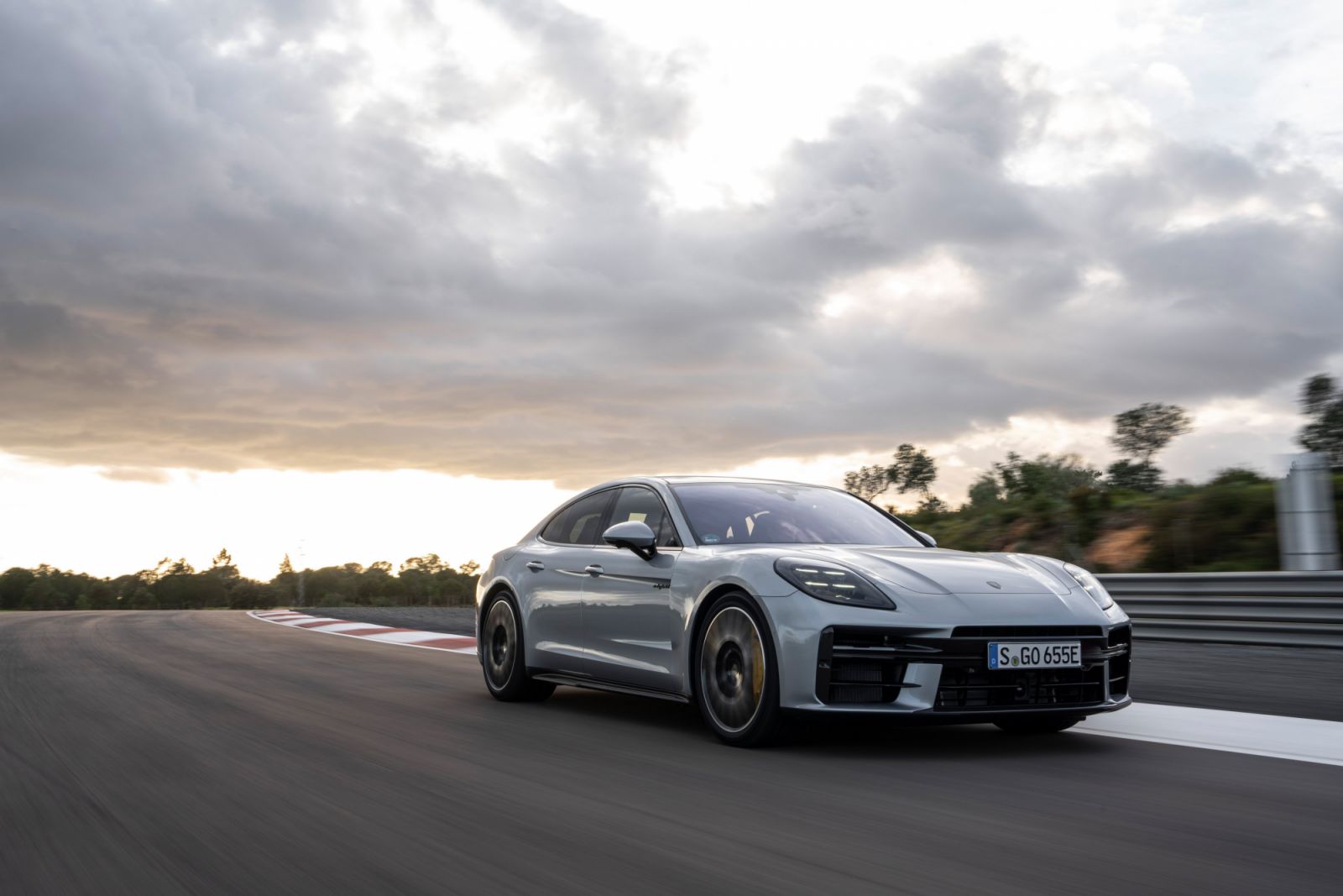 Midnight Black Formentor: Luxus Und Sportlichkeit Vereint - 7gm8tc8