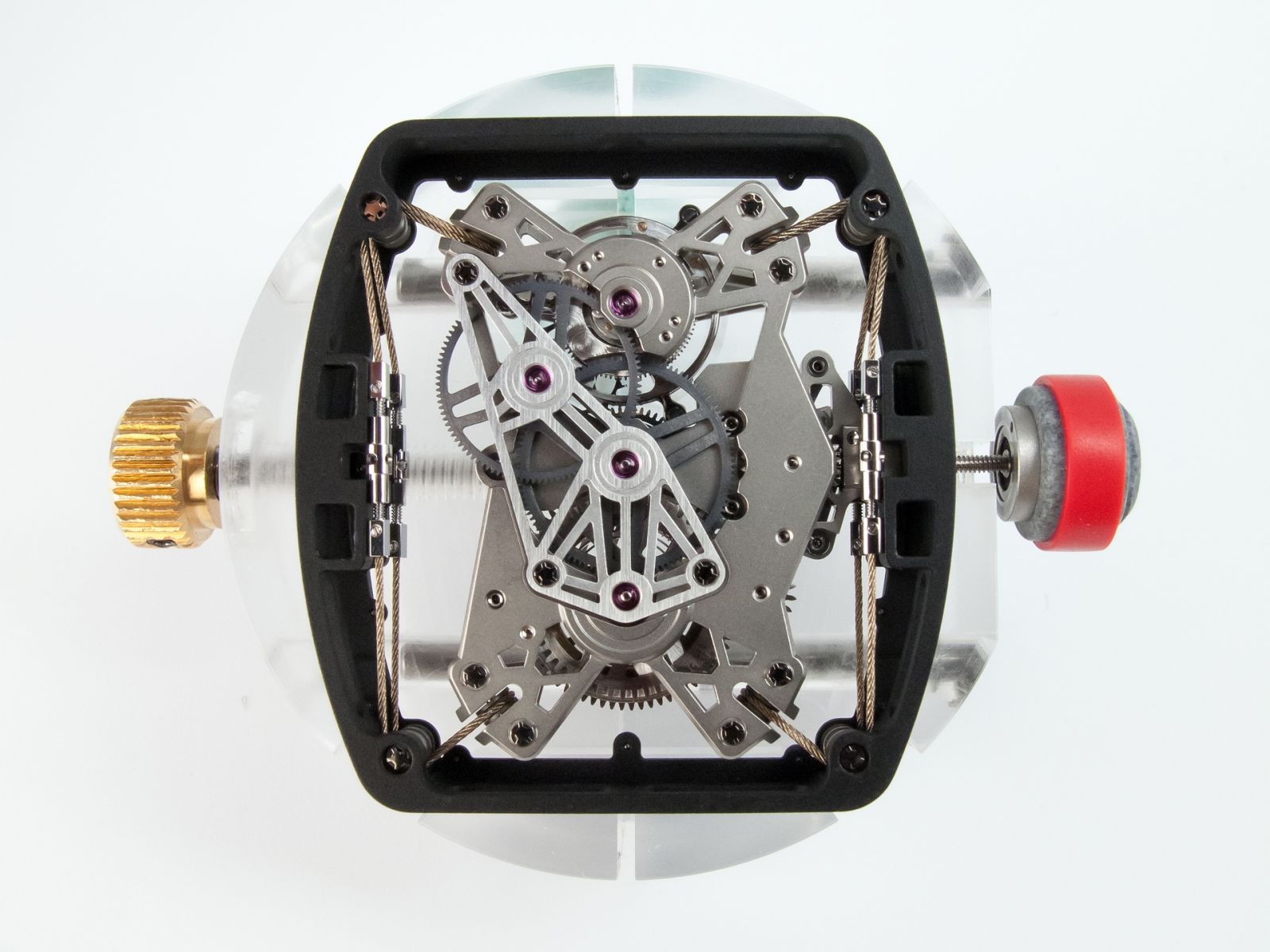 RM 027-01機芯使用特殊的鋼纜將機芯四端懸吊固定在錶殼之中。(Photo: Richard Mille)