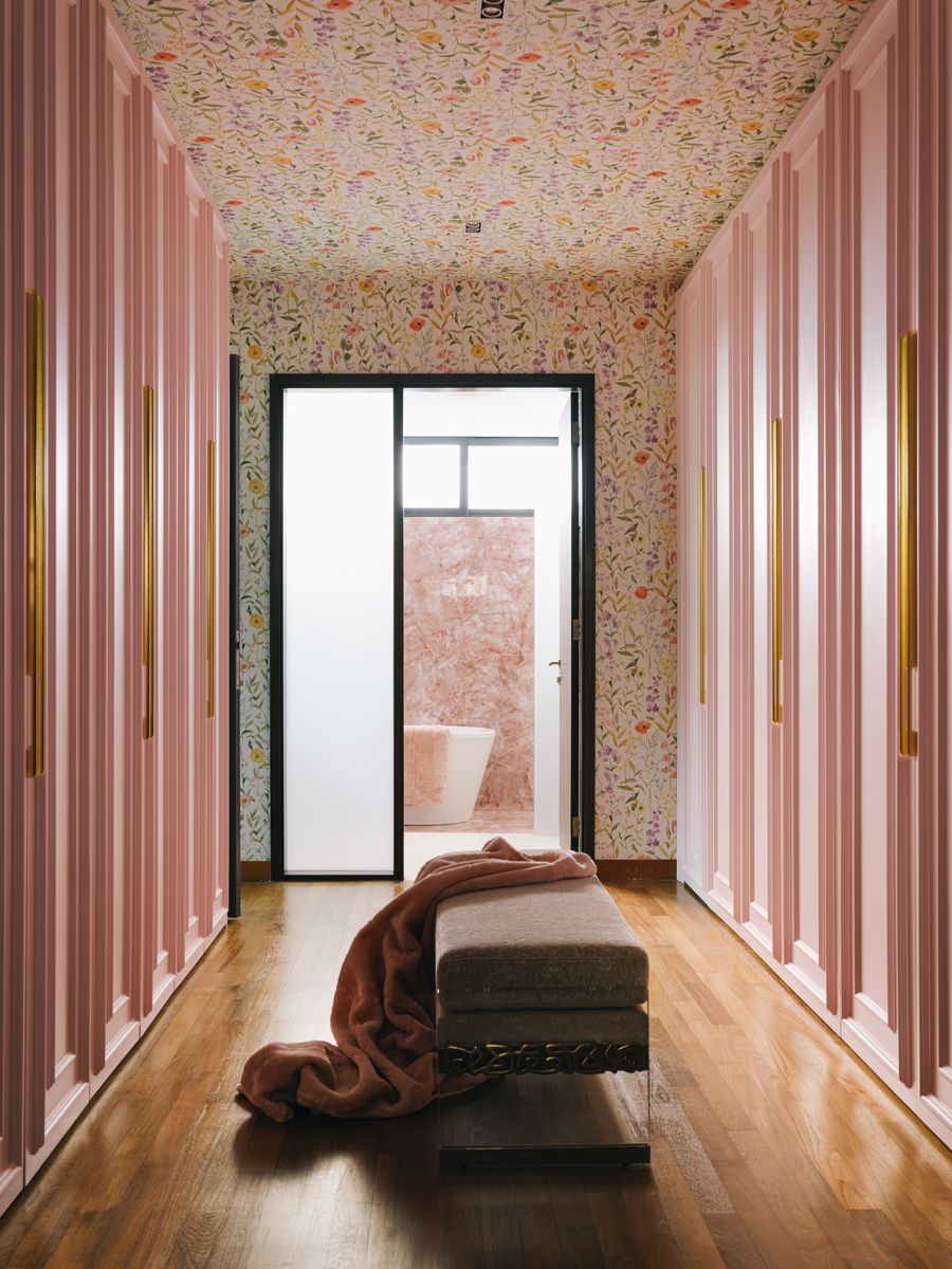 A bathroom and walk-in wardrobe worthy of the ‘Bridgerton’ set
