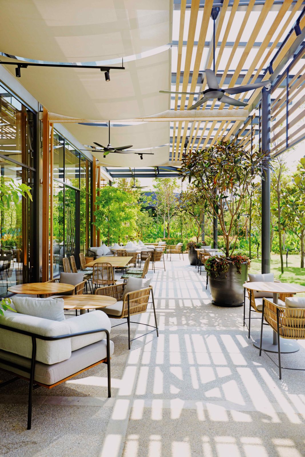 The outdoor seating area with views of the refreshing verdant surrounds (Photo: Botanica+Co)