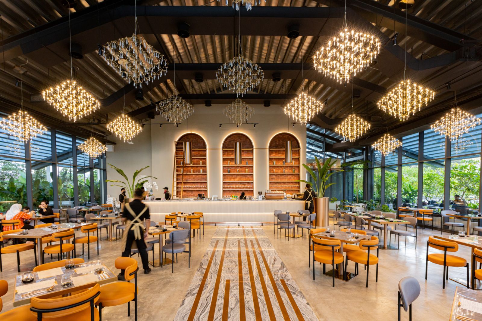 A chic tropical aesthetic through the judicious use of materials and colours (Photo: Brick House Group)