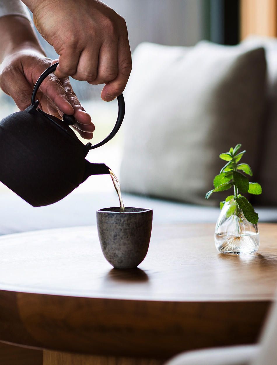 Thưởng trà êm dịu để tiếp nối trải nghiệm spa thư thái