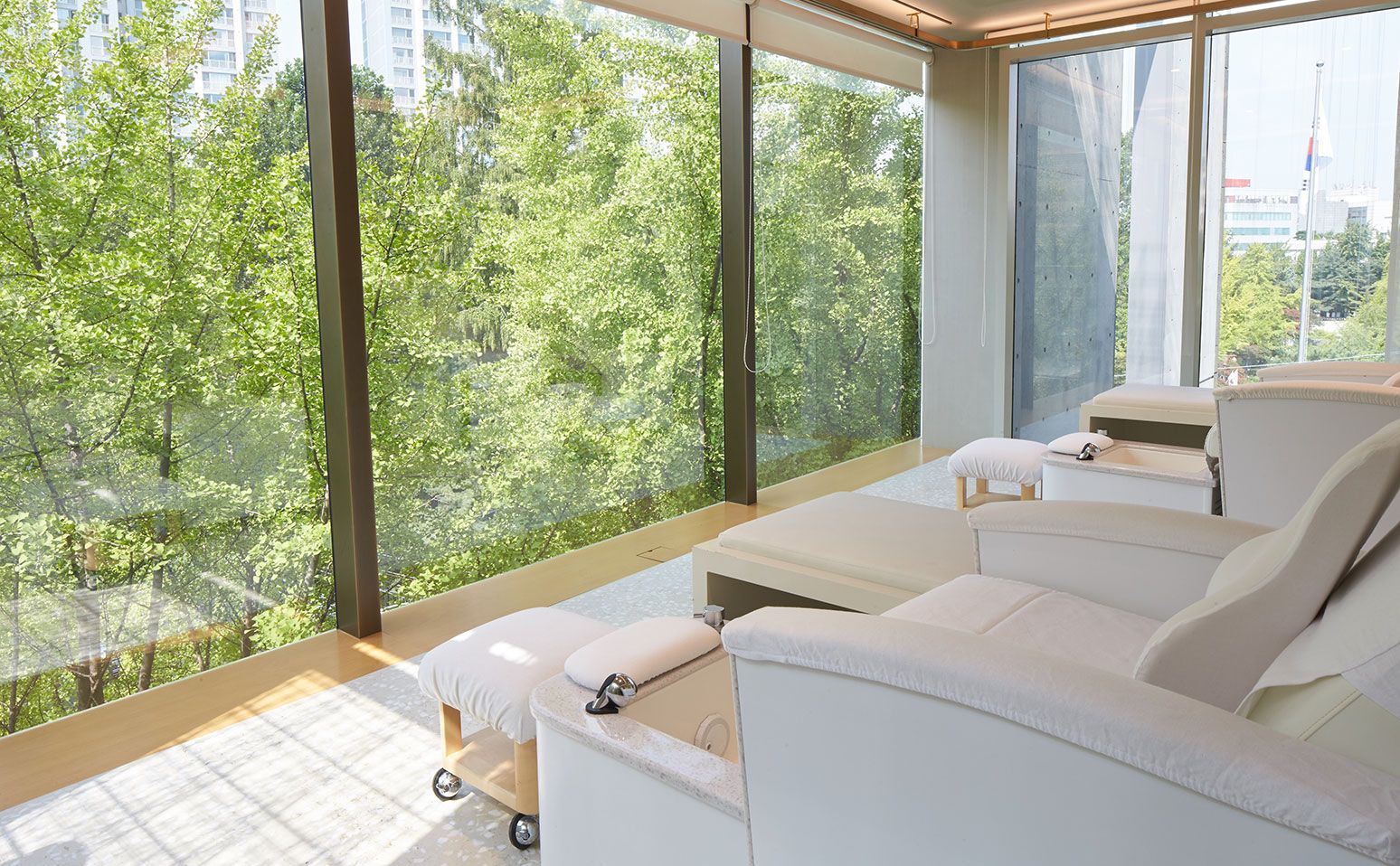 Green views of the natural surroundings aid in a relaxing spa experience