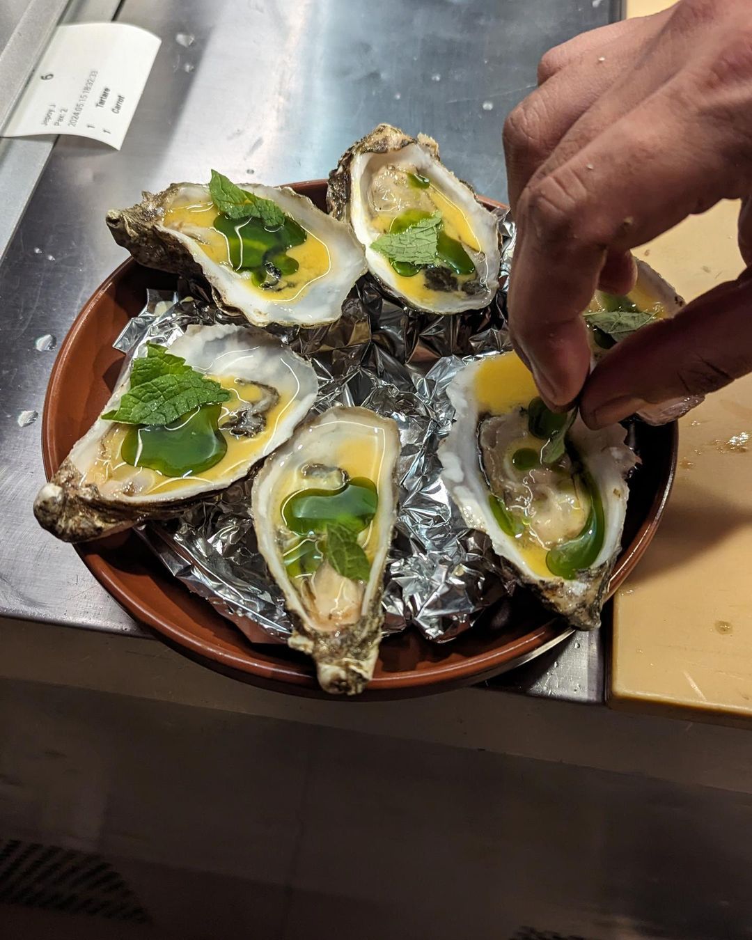 Fresh oysters at Juno (Photo: Instagram / @junobangsar)