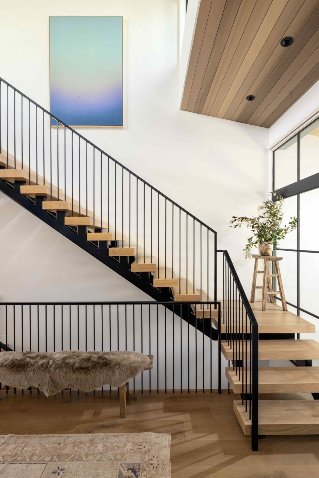 Modern lines with warm materials