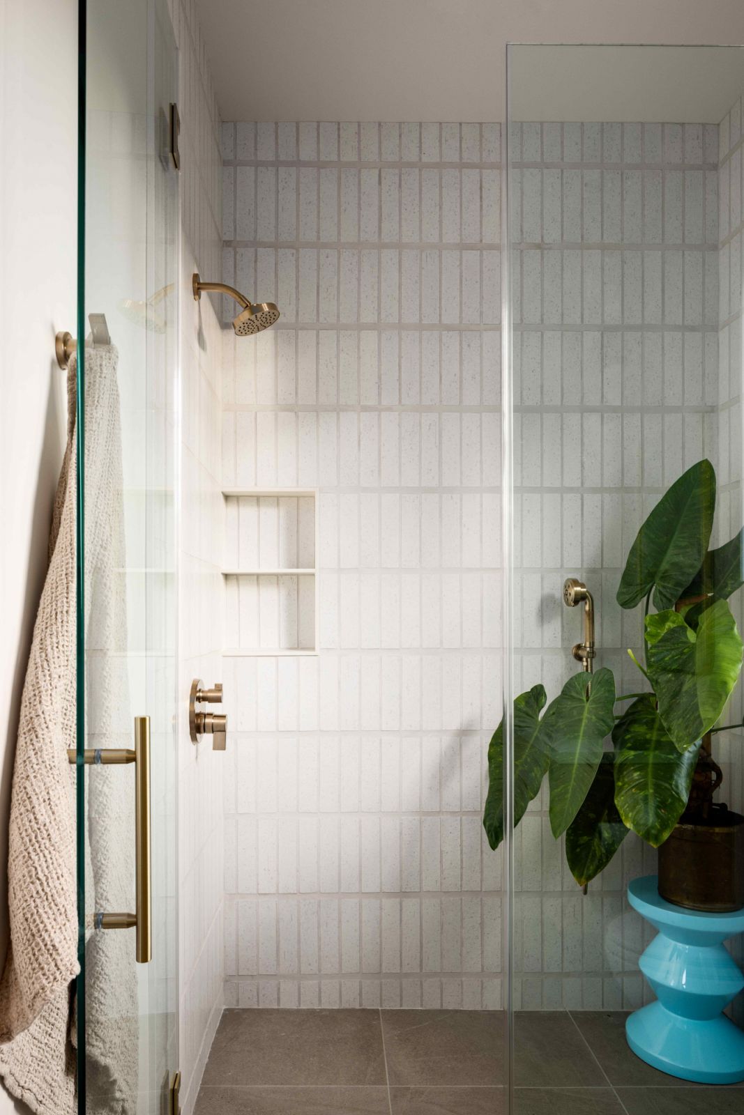Warm blend of modern luxury and organic elements