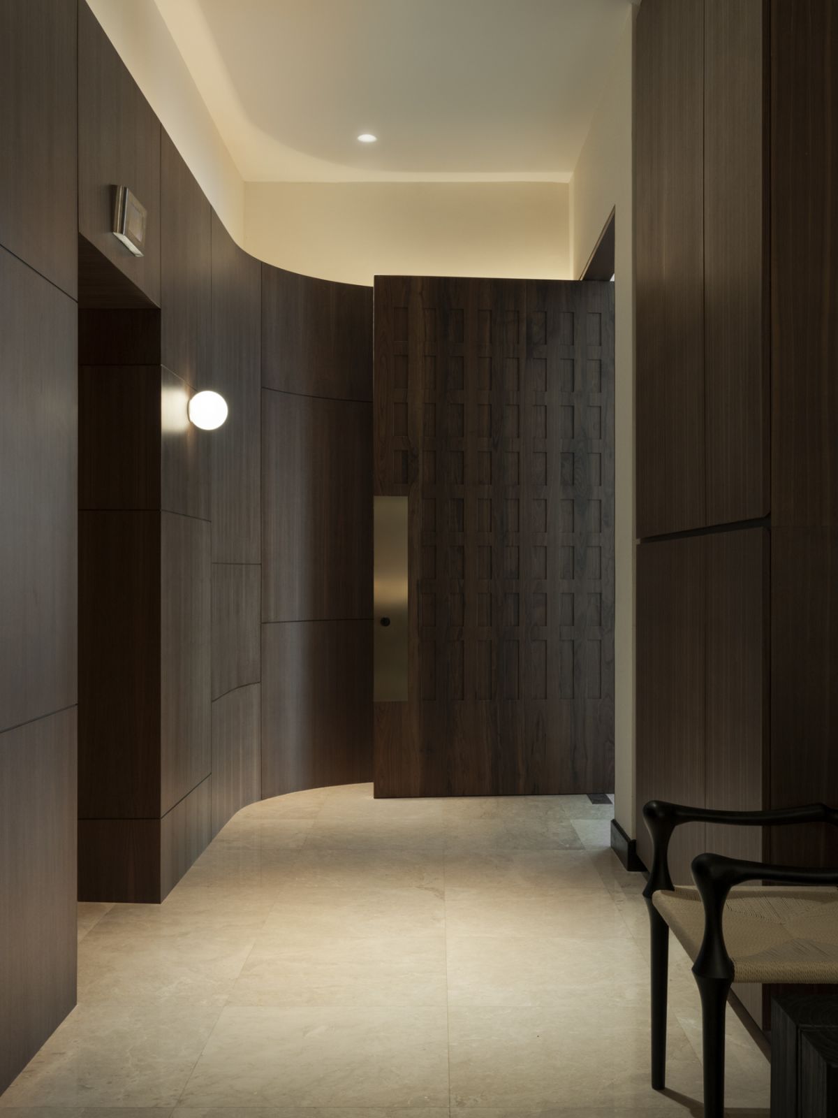 The curved foyer wall