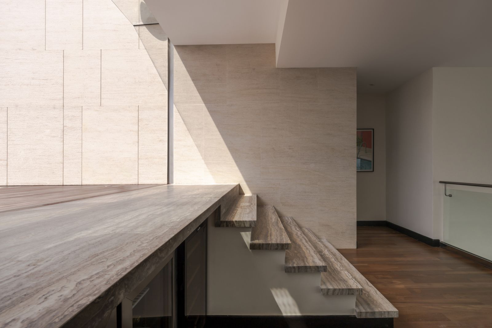 Natural stones add textural contrast
