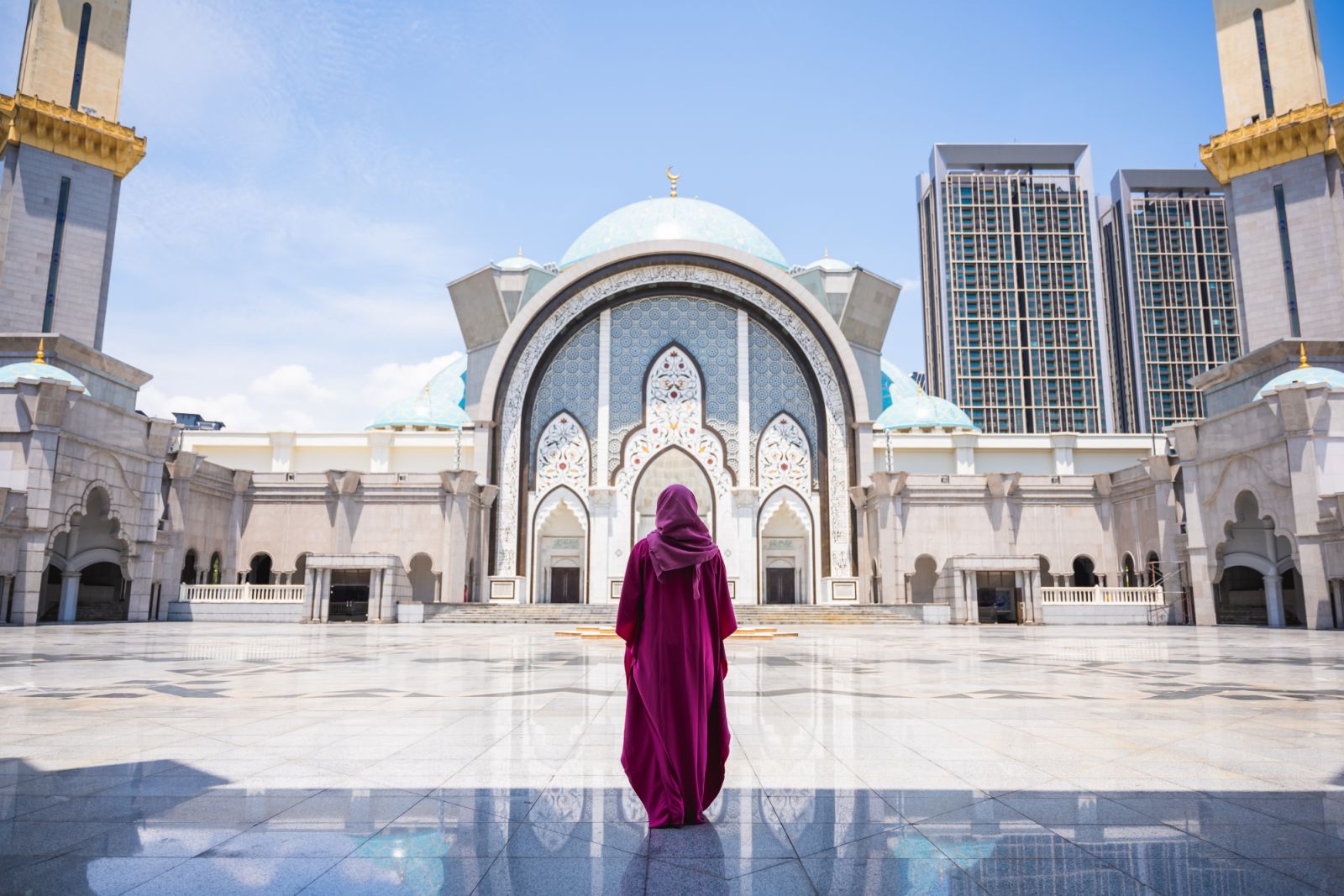 Eid al-Adha is a celebratory holiday for muslims that includes wearing new clothes, exchanging gifts, taking time off from school or work, and gathering with family for feasts of thanksgiving. Discover the things you can do during the holiday in Southeast Asia (Photo: Twenty47studio/Getty Images)
