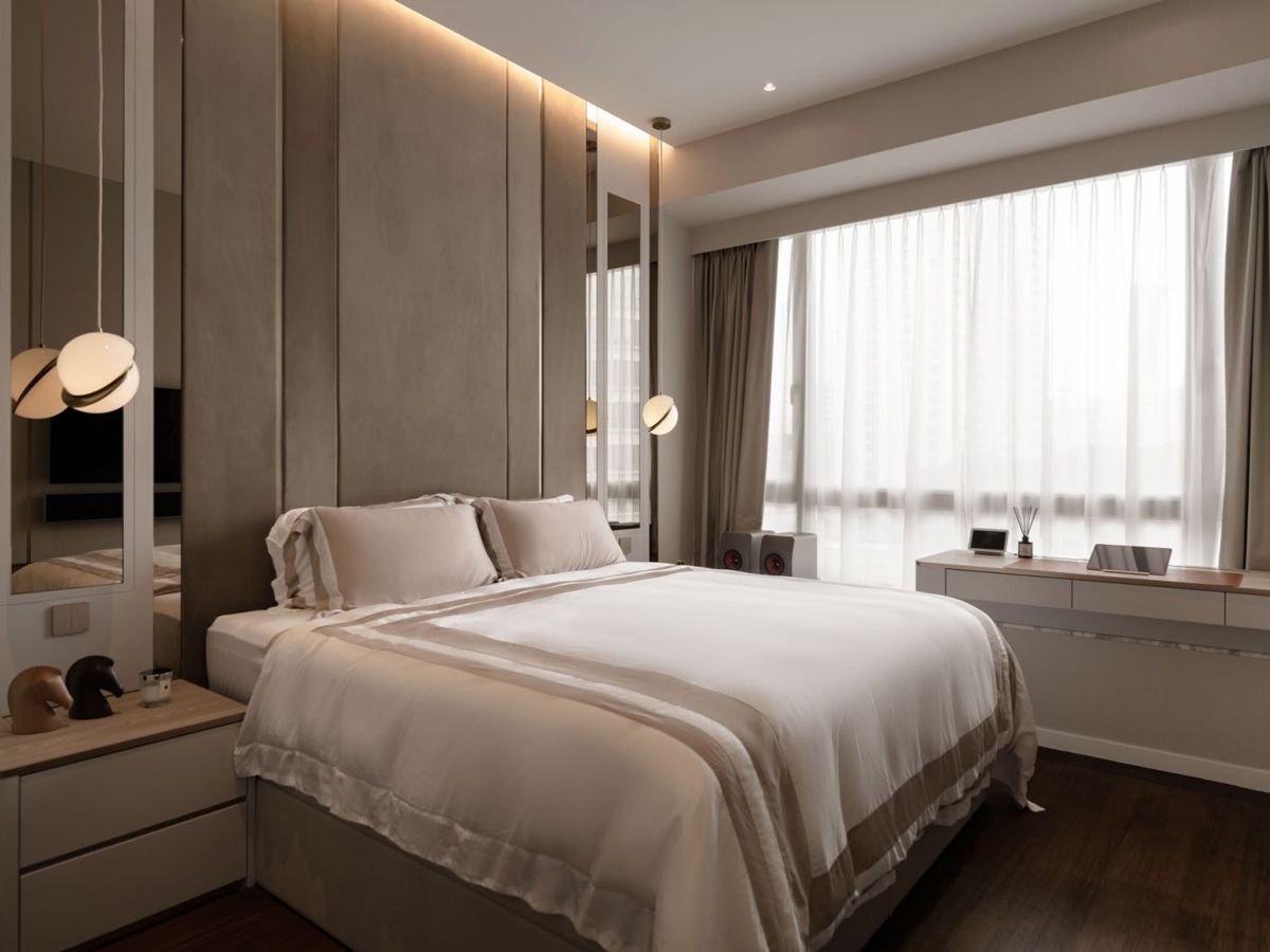 This bedroom’s simple, earthy scheme has a calming effect on its users (Photo: Mr Shopper Studio)