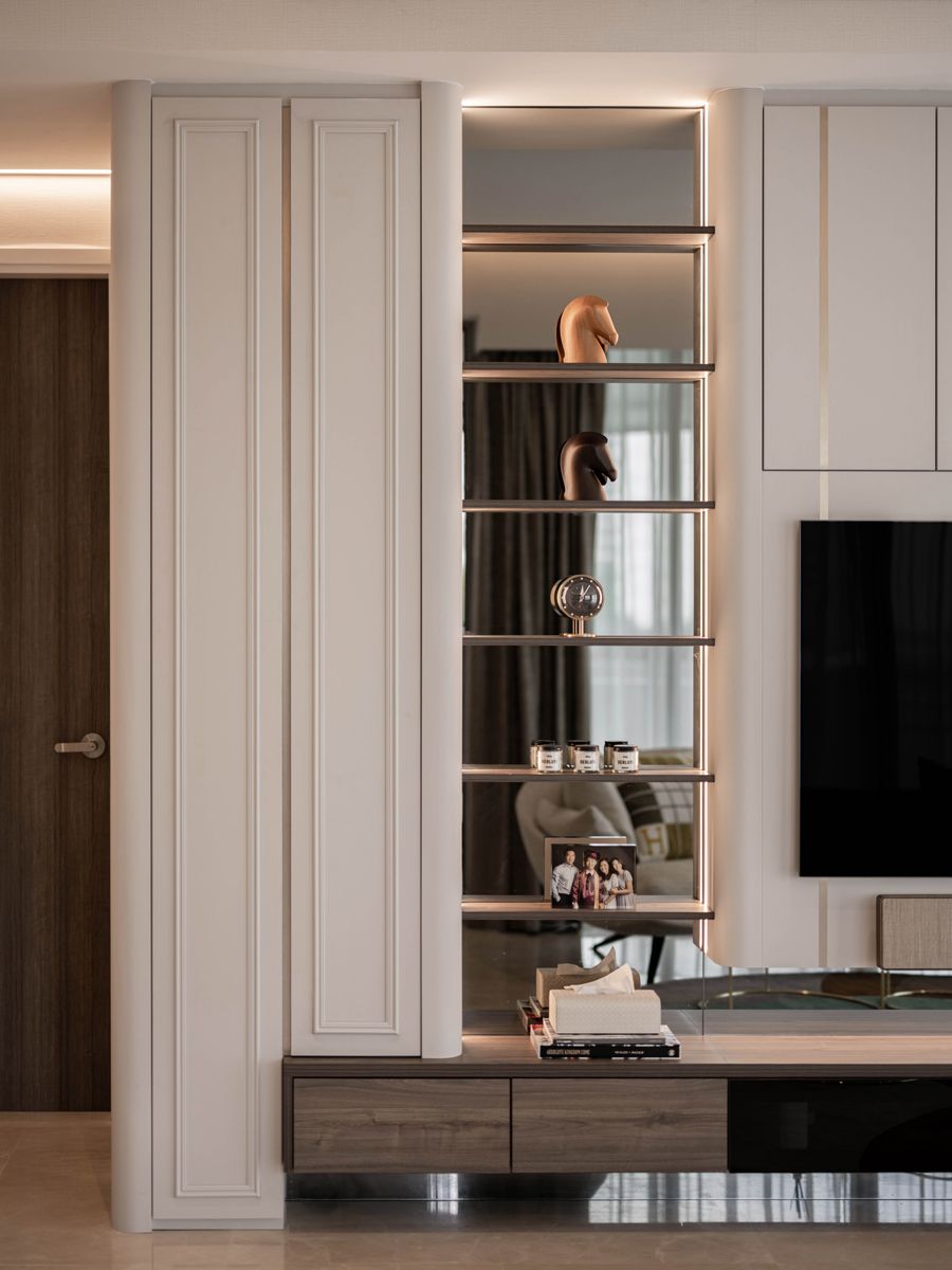 A backlit and mirrored shelving unit displays curios and a family portrait photo (Photo: Mr Shopper Studio)