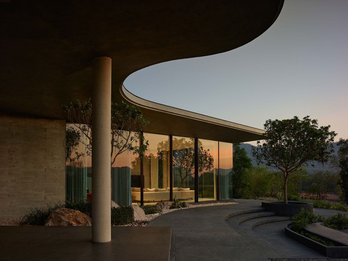 Floor-to-ceiling windows create a sense of connection to the surrounding environment (Photo: Derek Swalwell)