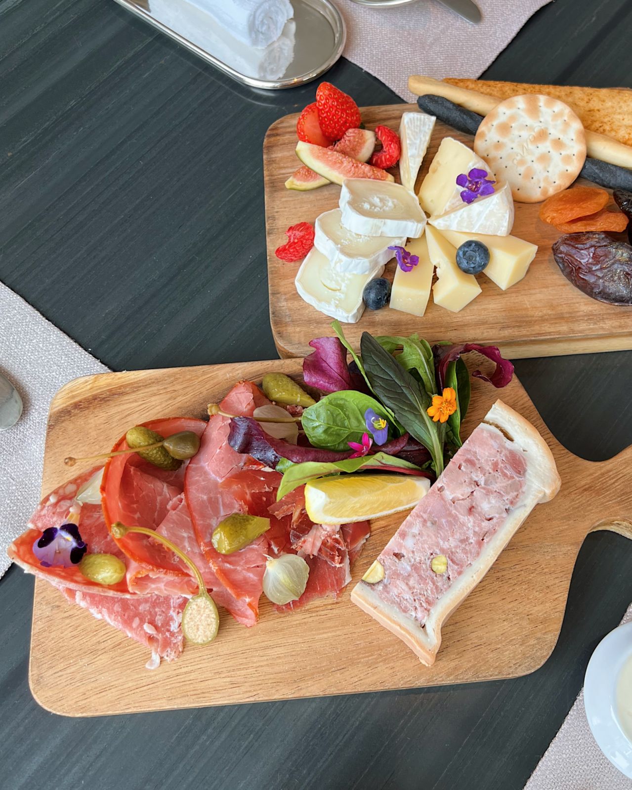 มื้อสายวันเสาร์ที่ The Brasserie วอลดอร์ฟ แอสโทเรีย กรุงเทพ