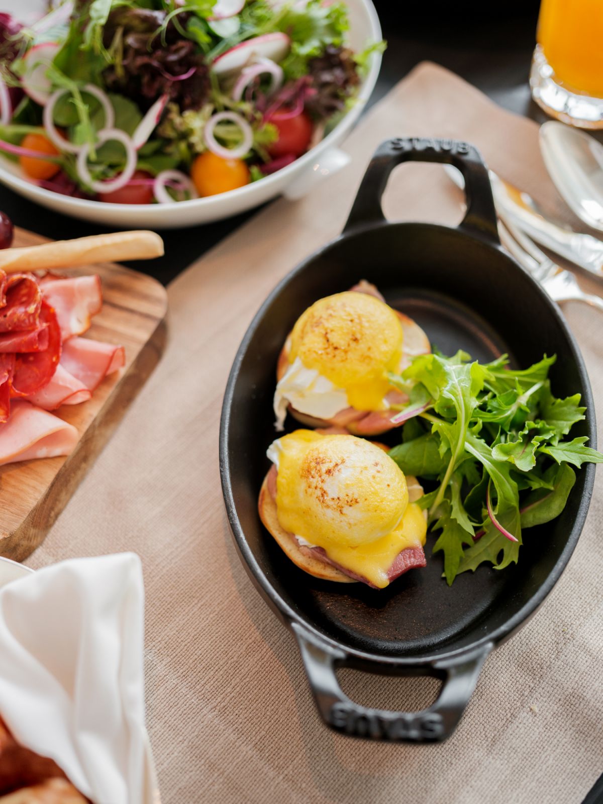 มื้อสายวันเสาร์ที่ The Brasserie วอลดอร์ฟ แอสโทเรีย กรุงเทพ