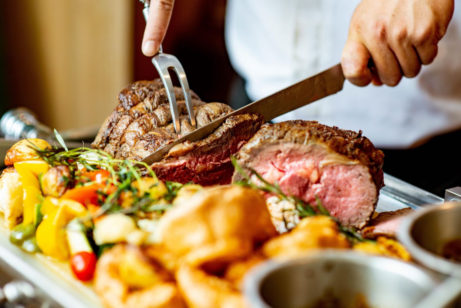 Sunday roast at The Library (Photo: The Ritz-Carlton Kuala Lumpur)