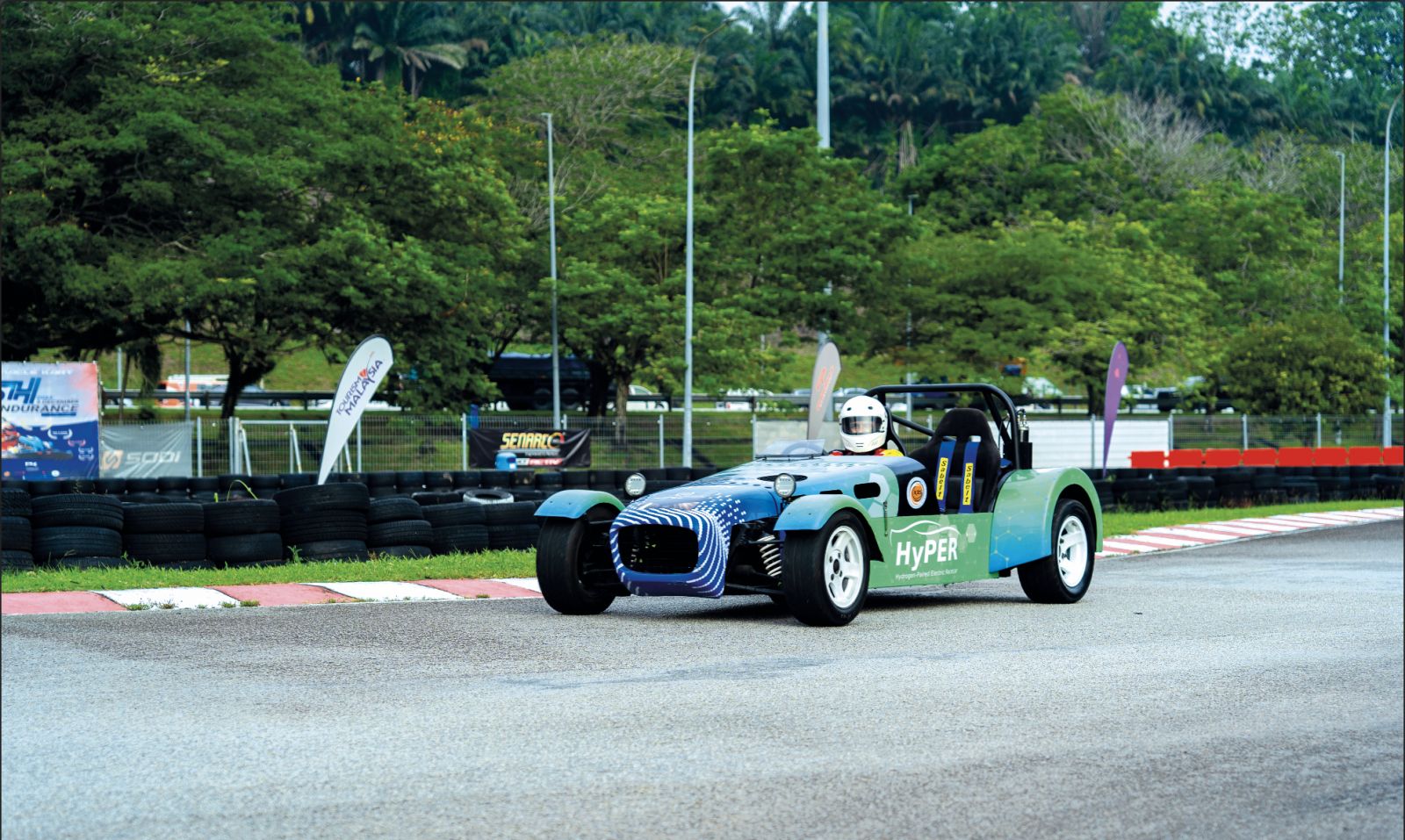 hydrogen paired electric race car