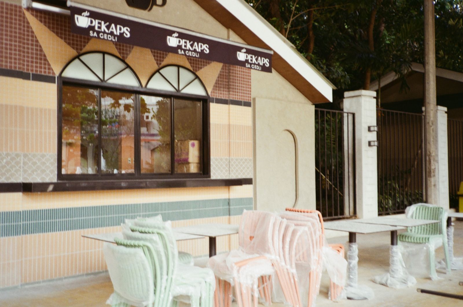 Dekaps coffee shop soon to open at the exit of Arroceros Forest Park (Photo: Jove Moya)