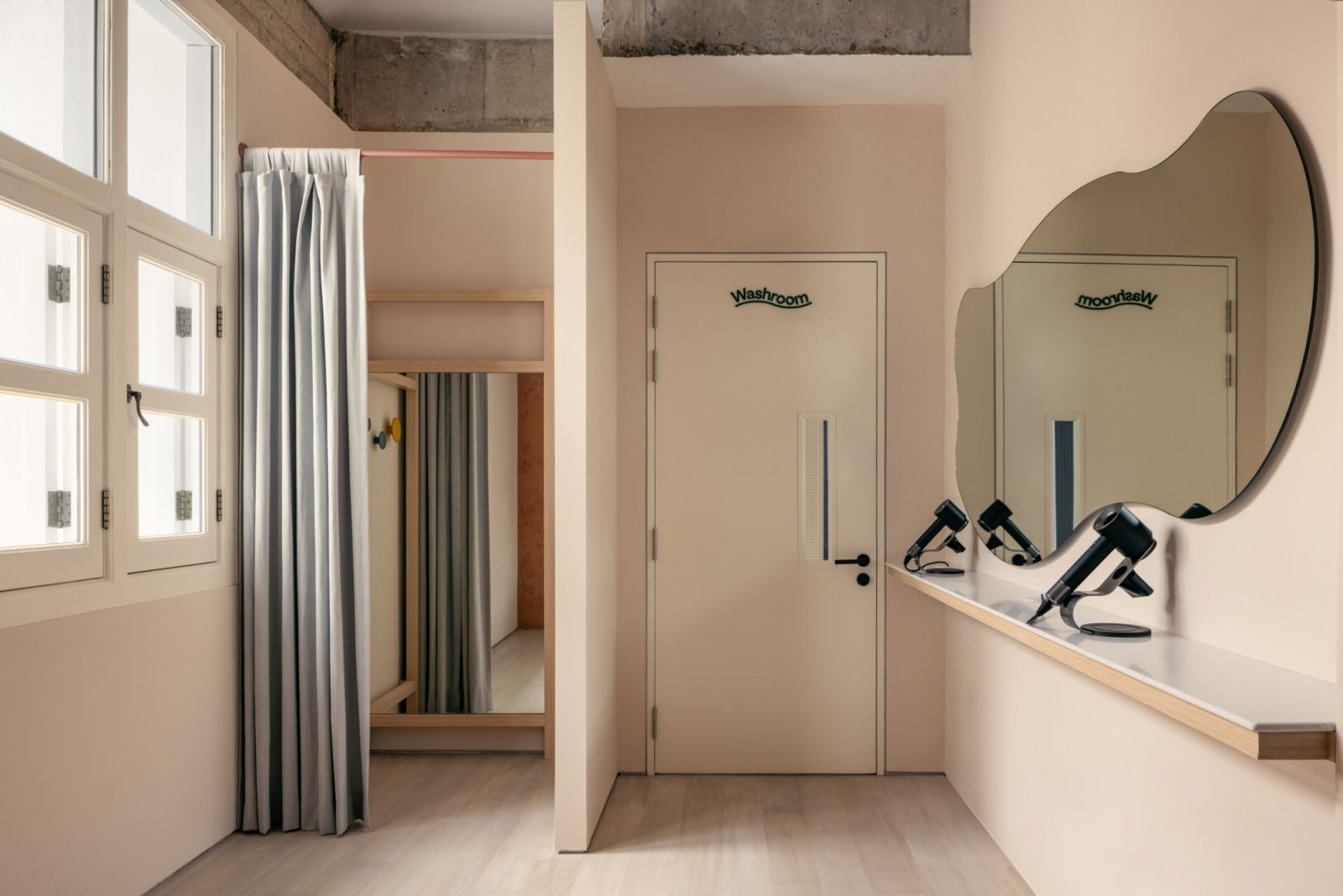 Calming hues define the changing rooms at Trapeze Rec Club (Photo: Studio Periphery)