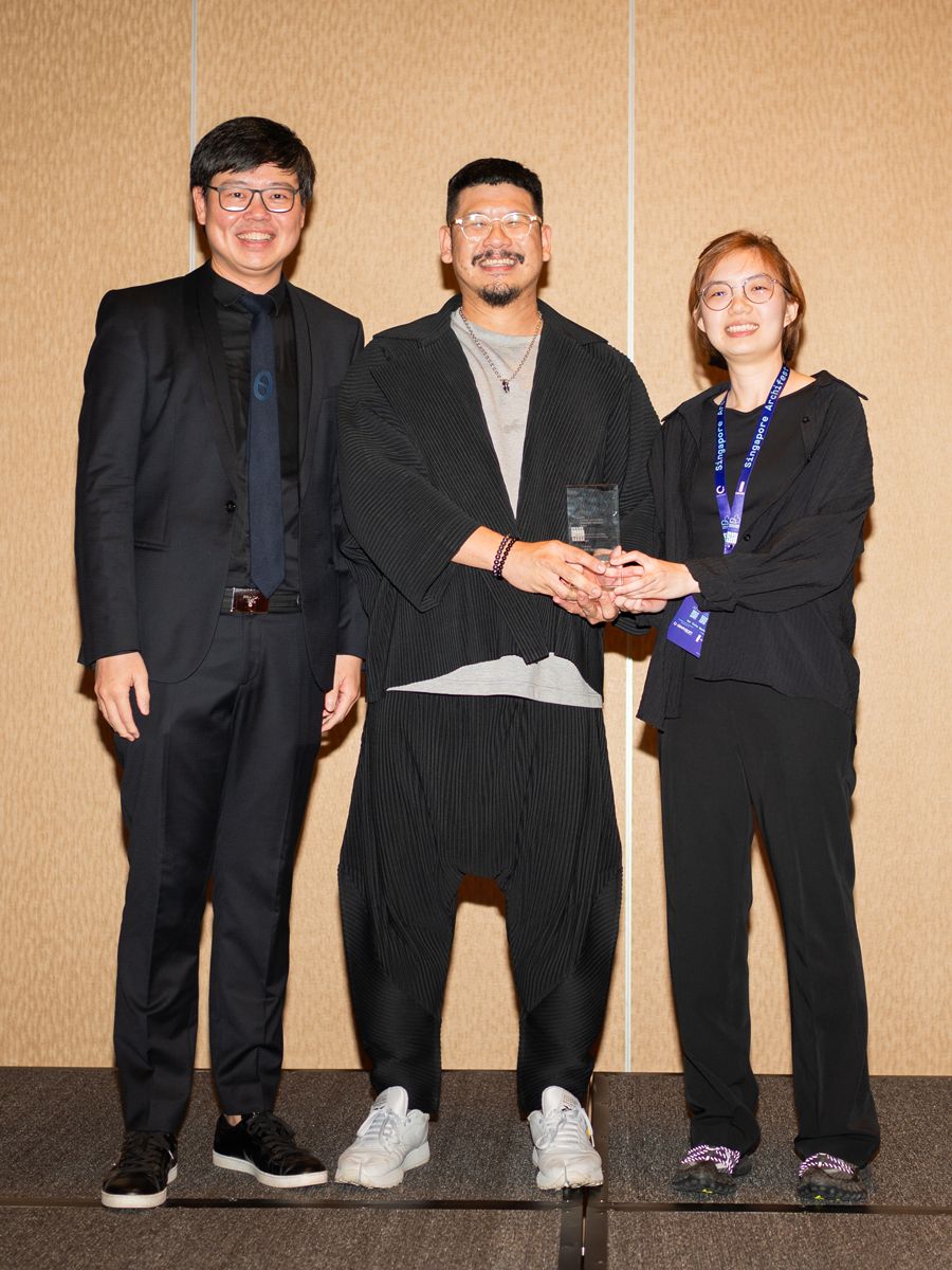 Kaizen Architecture was awarded under the categories of B6 overseas commercial projects and F4 overseas interior architecture projects for their work on Rumah Kechik by Kaizen Architecture