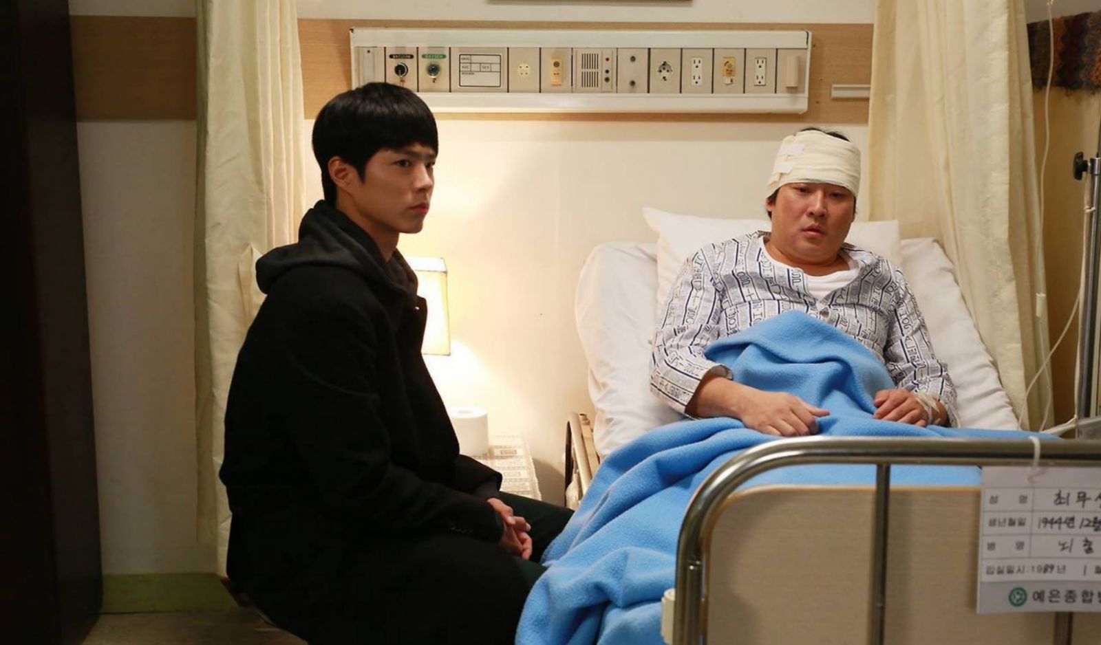 Choi Moo-sung (played by Choi Moo-sung) and Choi Taek (played by Park Bo-gum) in ‘Reply 1988’