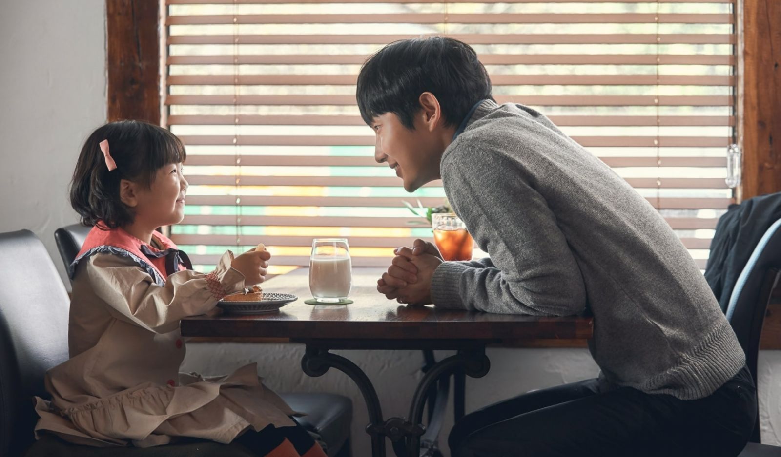 Lee Joon-gi and Jung Seo-yeon in ‘Flower of Evil’