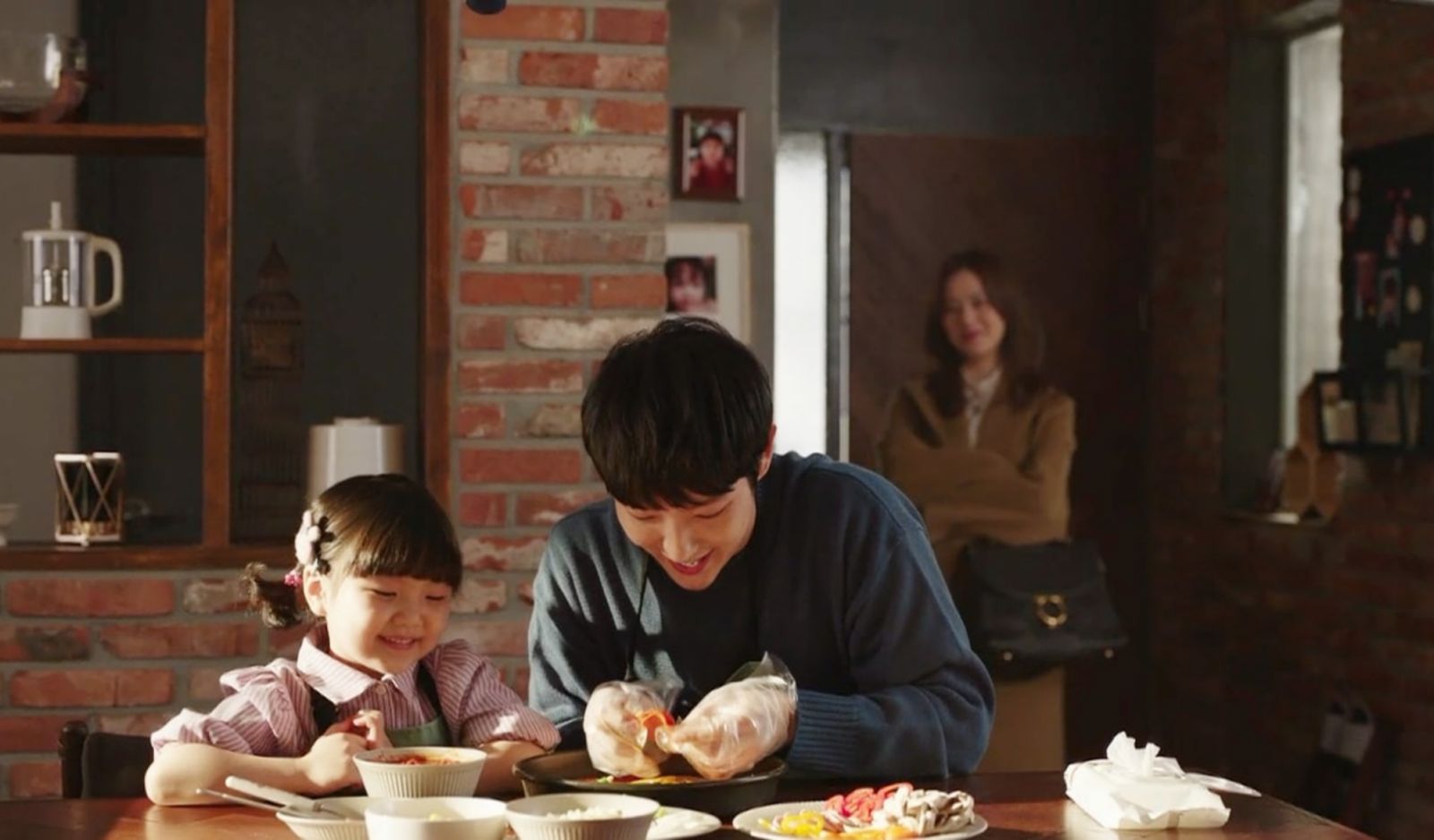 Lee Joon-gi, Jung Seo-yeon, and Moon Chae-won in ‘Flower of Evil’