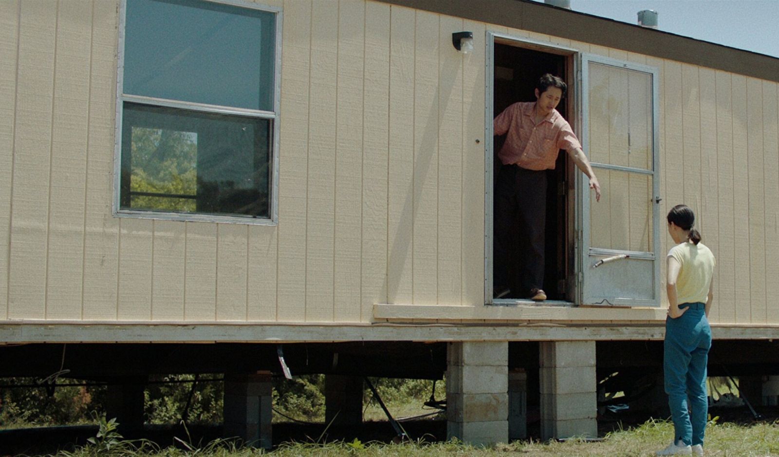 Jacob Yi (played by Steven Yeun) and Monica Yi (played by Han Ye-ri) in ‘Minari’