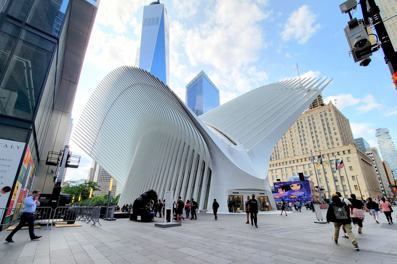 The ribbed, cathedral-like structure of The Oculus, designed by Santiago Calatrava (Photo: Nadia Eimandoust / WikiCommons)