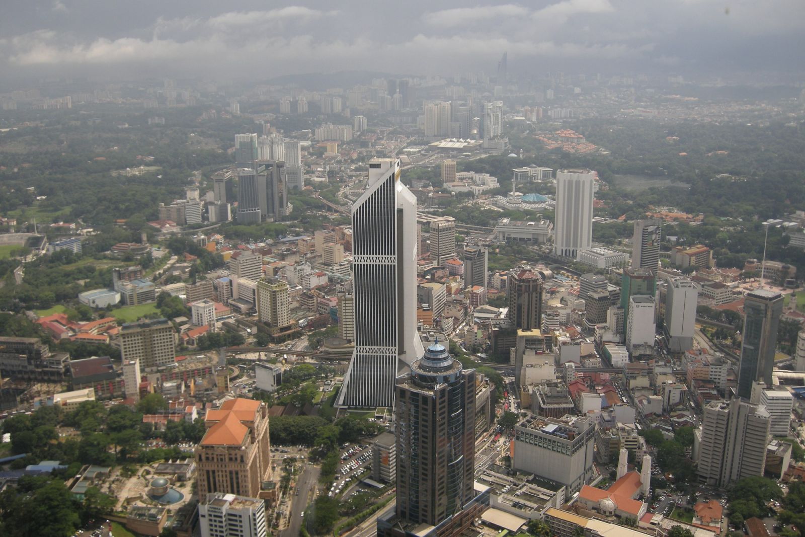 The Maybank Tower stands tall amidst the city skyline (Photo: Vyacheslav Argenberg / WikiCommons)