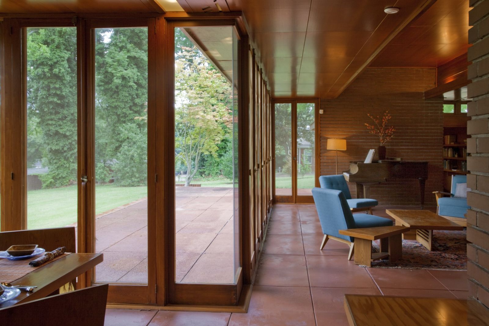A seamless connection between indoor and outdoor spaces (Photo: Carol M Highsmith / WikiCommons)