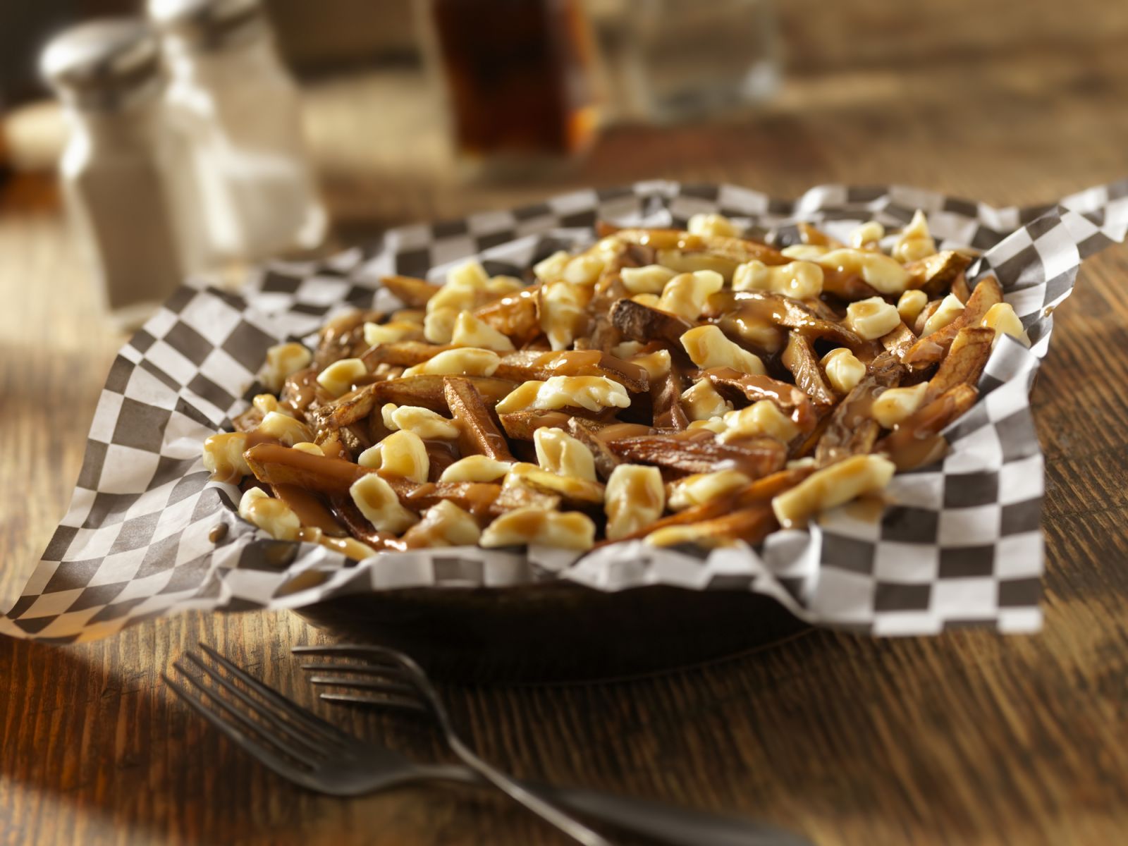 Fries topped with gravy and cheese curds (Photo: Getty Images)