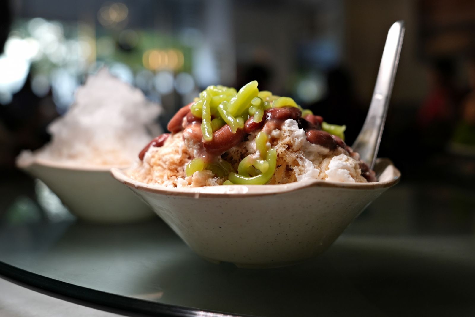 Cendol with red beans and gula Melaka syrup (Photo: Getty Images)
