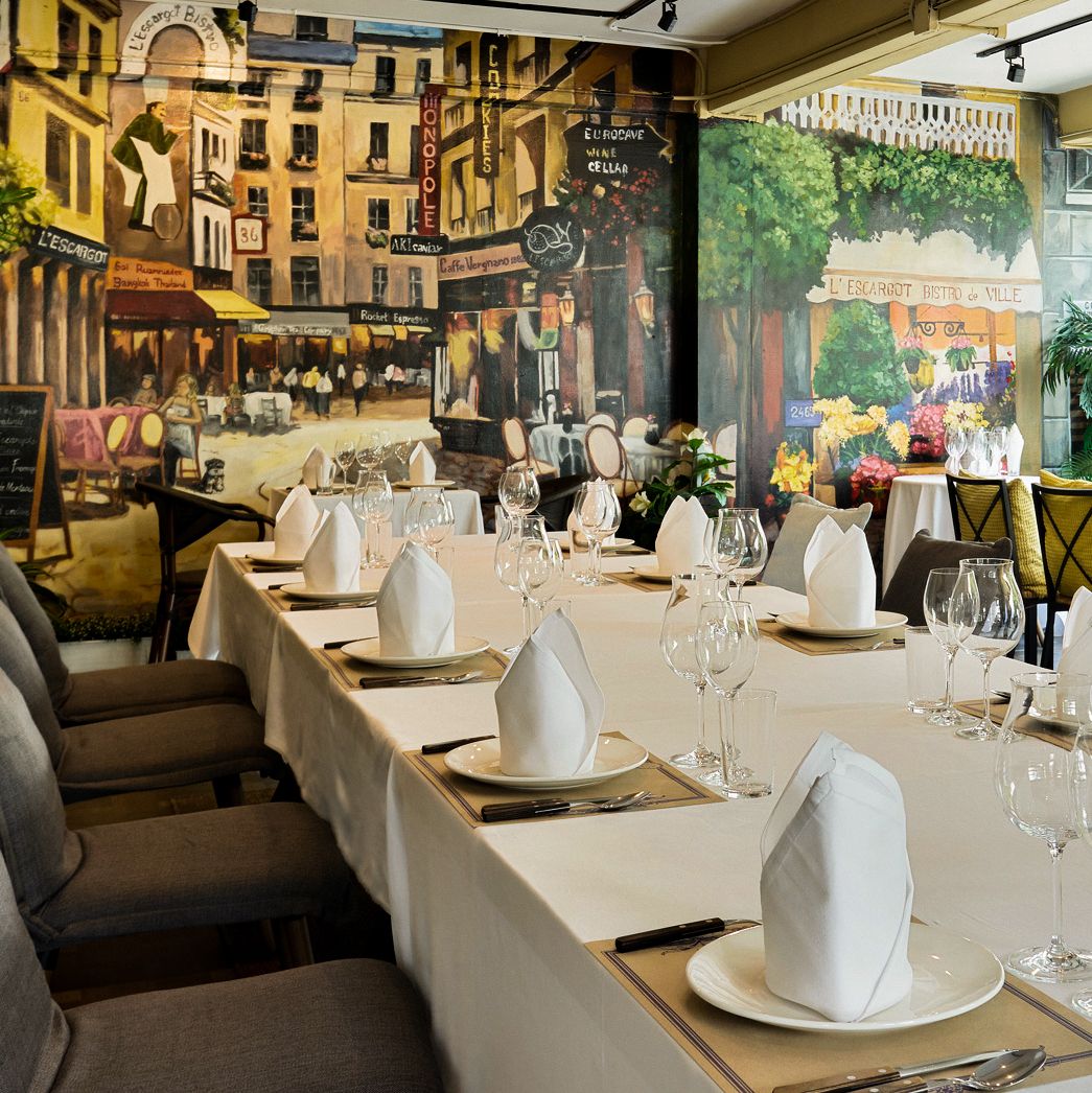 บรรยากาศร้านอาหารฝรั่งเศส L'Escargot Bistro ในซอยร่วมฤดึ