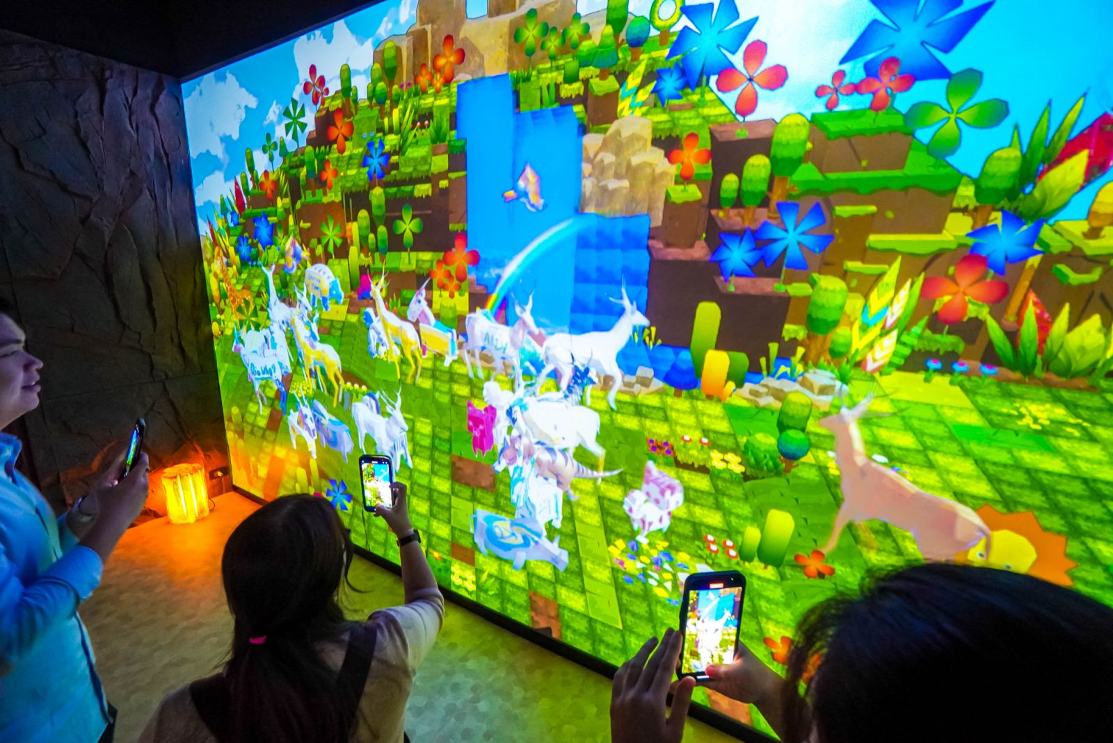 Holographic Glasshouse inside the Space & Time Cube + in S Maison (Photo: SM Supermalls)