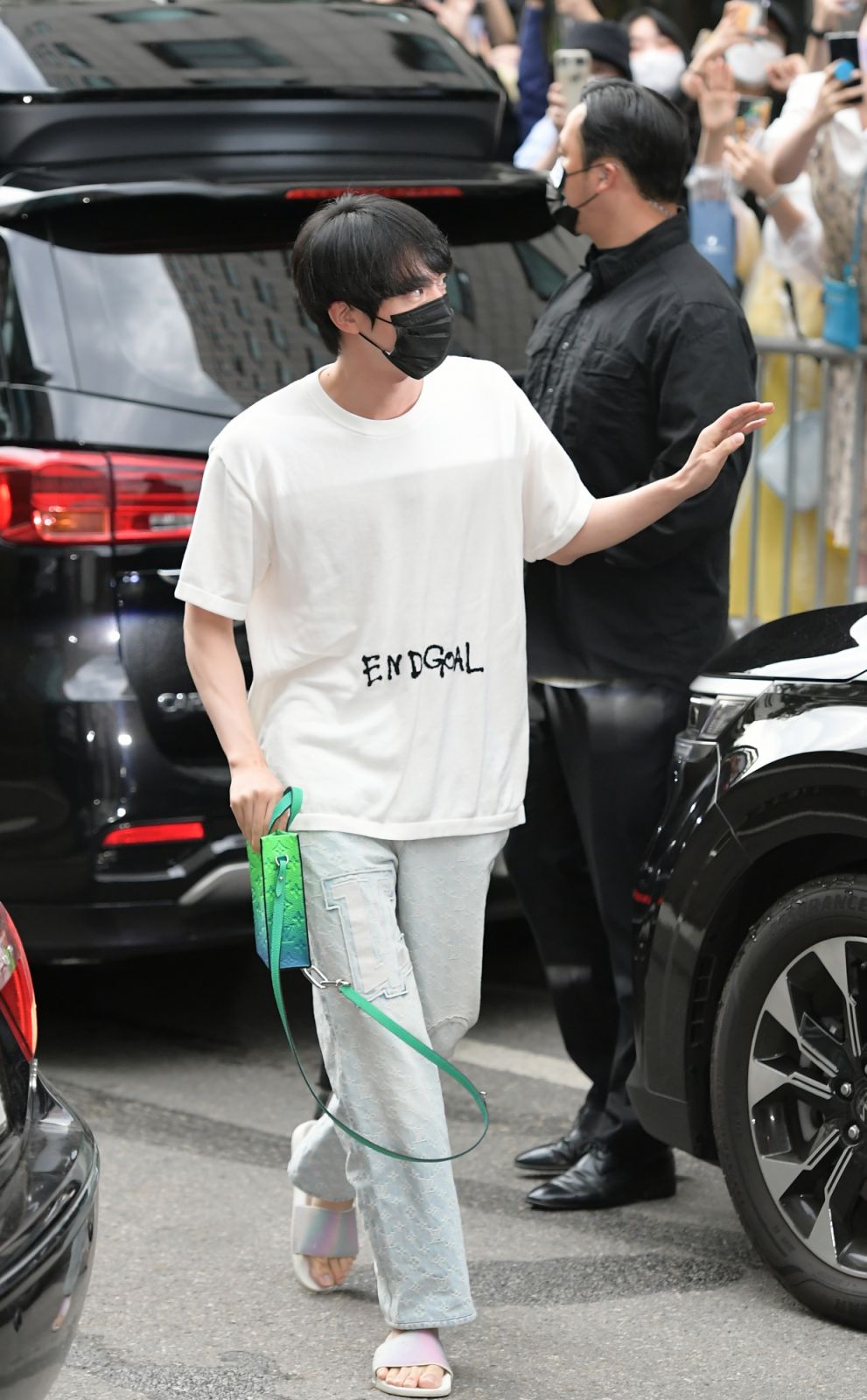 Jin with his Sac Plat shoulder bag (image courtesy of Getty Images)