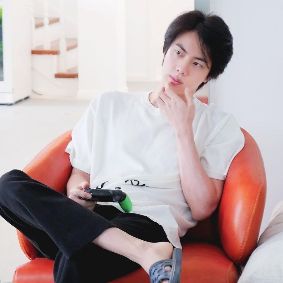 Jin playing video games on In The Soop (image courtesy of BTS on Weverse)