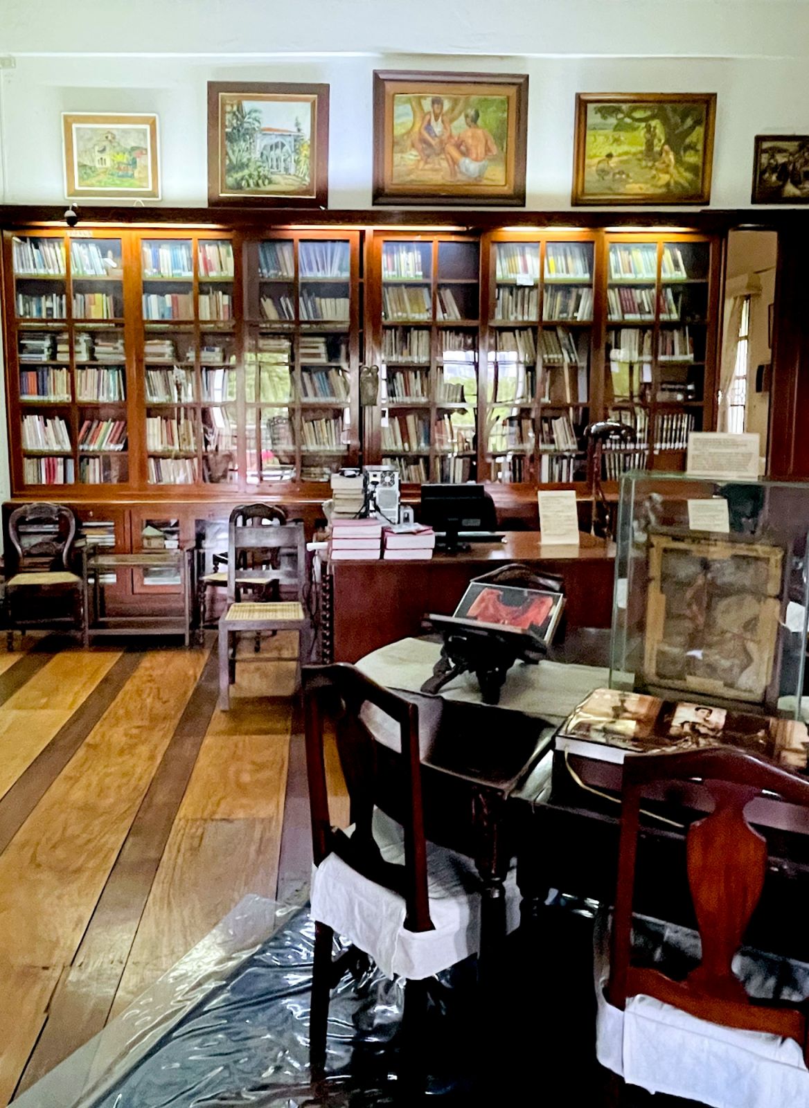 A large bookcase packed with books and paintings above catches attention in this room (Photo: Franz Sorilla IV)
